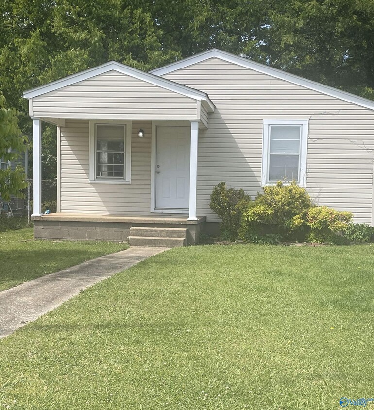 Foto principal - 403 McCullough Ave NE