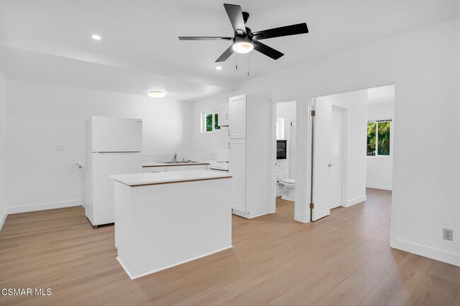 Building Photo - 1160 Alamos Dr