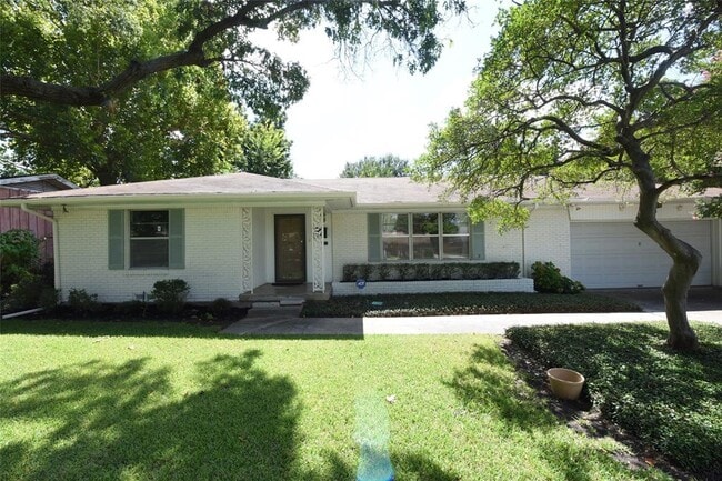 Building Photo - 3316 Latham Dr