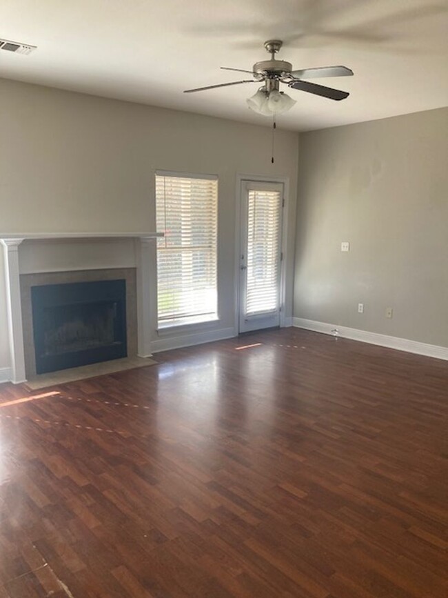 Building Photo - Perkinston 3 Bedroom