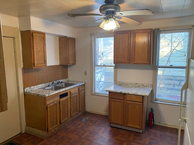 Building Photo - Spacious 3-Bedroom Home for Lease in Akron