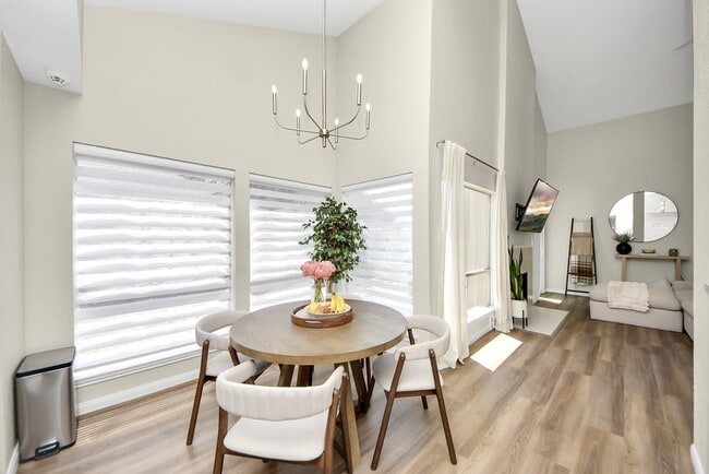 Building Photo - 18019 Autumn Hills Dr
