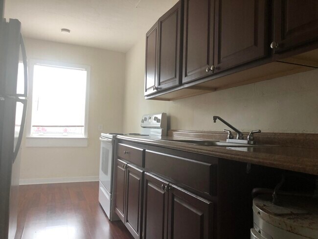 Building Photo - 517 Kanuga Dr