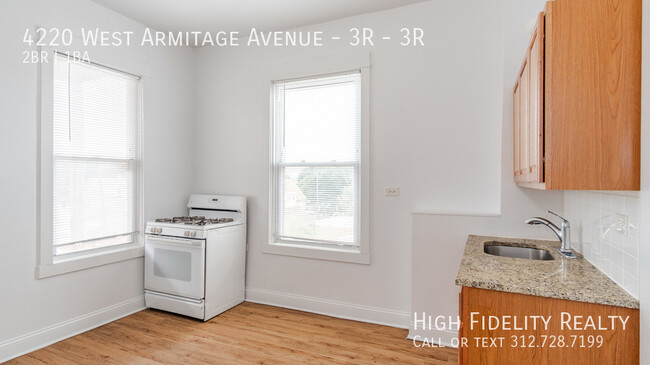 Foto del edificio - 4220 W Armitage Ave