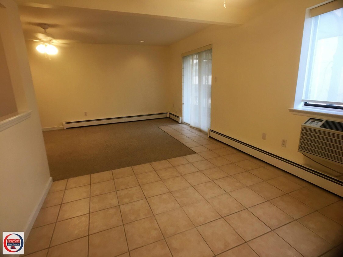 Foto principal - 1021 166th St