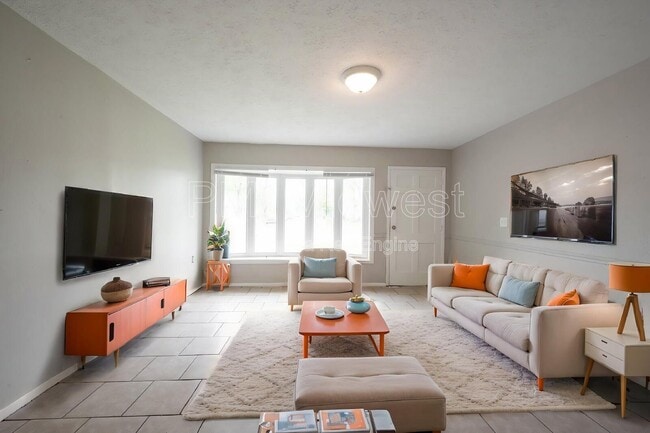 Foto del edificio - 5925 Sunwood Dr