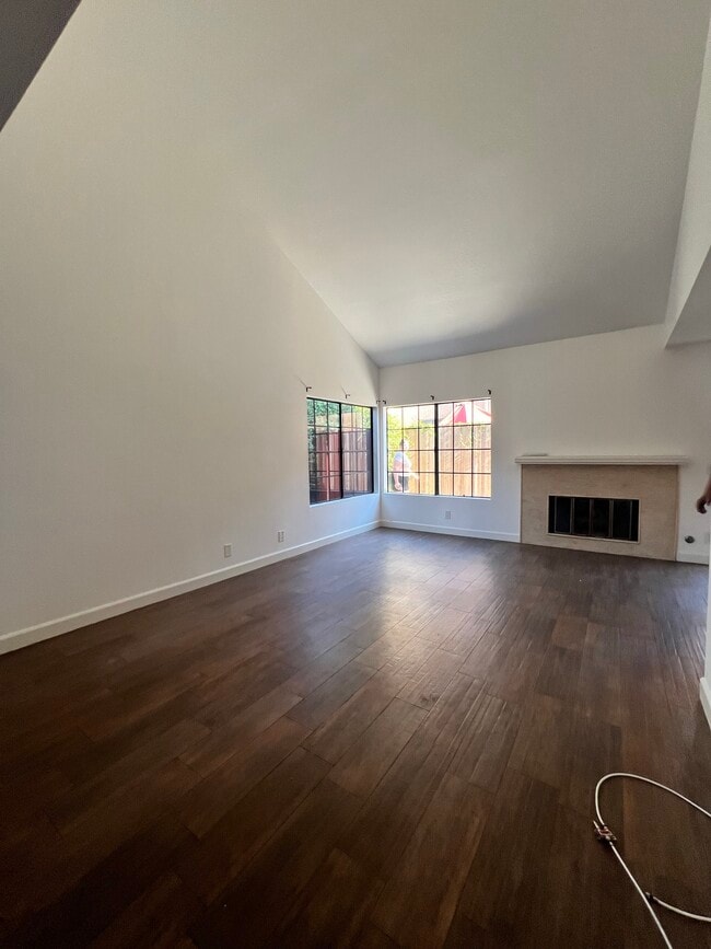 Living Room - 5906 Etiwanda Ave