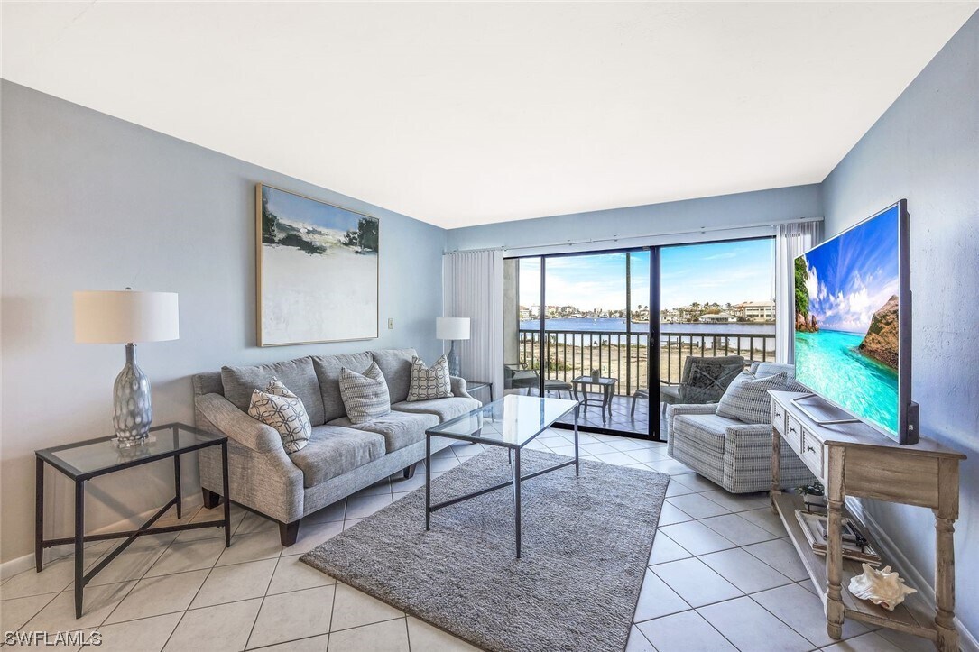 Primary Photo - 260 Southbay Dr