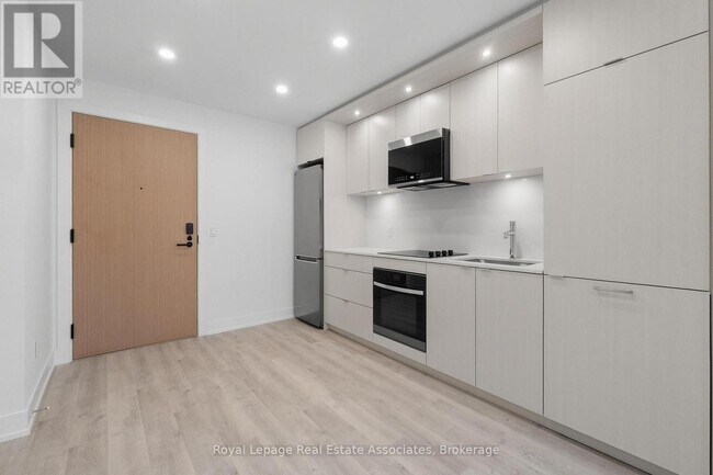 Photo du bâtiment - 25 Cordova Ave