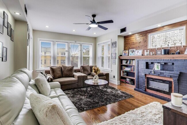 Building Photo - 1337 S Austin Blvd