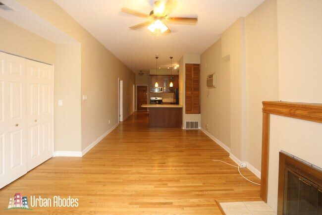Building Photo - 3831 N Southport Ave