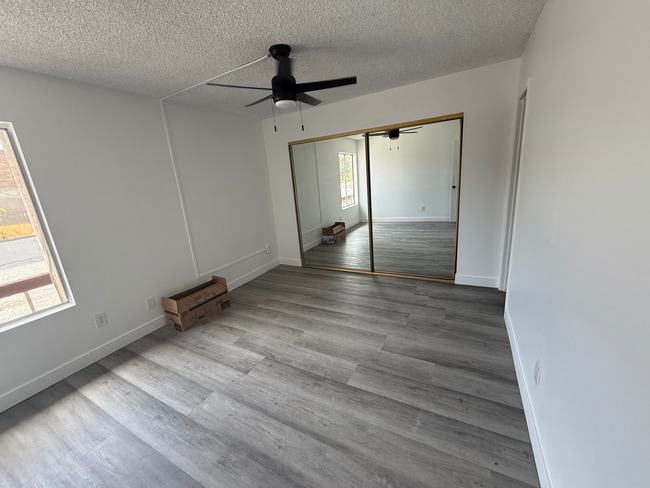 Foto del edificio - 700 W La Veta Ave