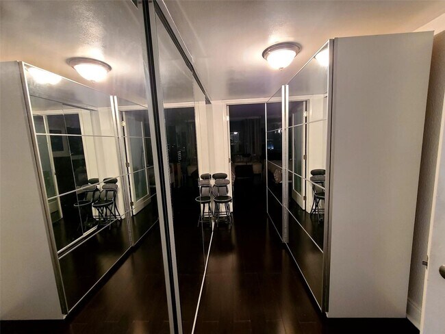 Foto del edificio - 600 NE 36th St
