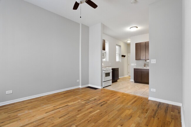 Foto del edificio - 1532 W 18th Pl