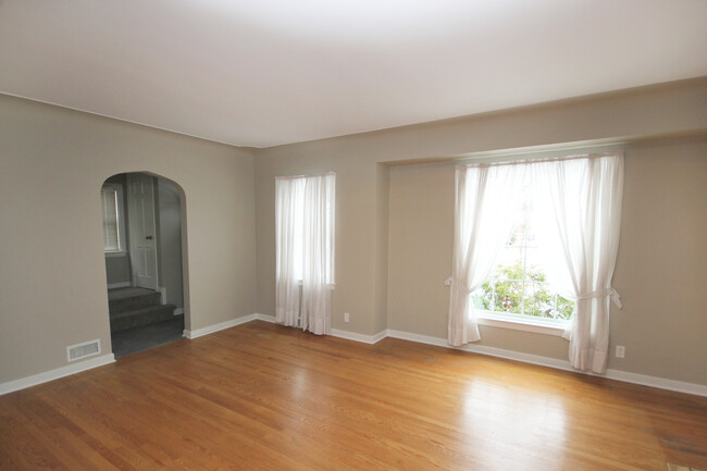 Building Photo - 1106 Alger St SE