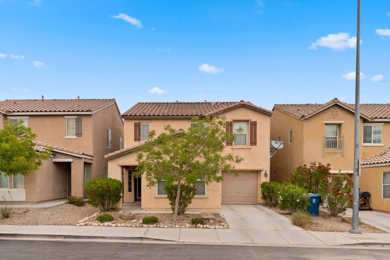 Foto principal - UPGRADED 3 BED 2.5 BATH IN SOUTHWEST- DOWN...