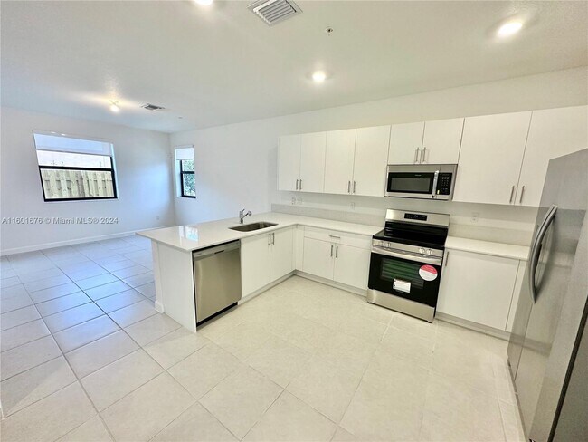 Foto del edificio - 15943 SW 2nd St