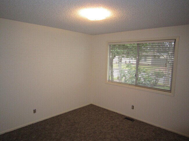 Building Photo - Four Bedroom Home in Keizer, Close to Keiz...