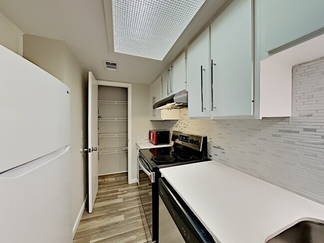 Foto del edificio - 12818 Midway Rd