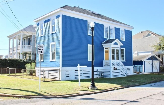 1101 Church St
