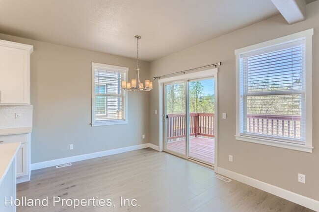 Building Photo - 4 br, 3.5 bath House - 8041 NE Sabo Street