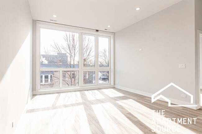 Building Photo - 2402 W Carmen Ave