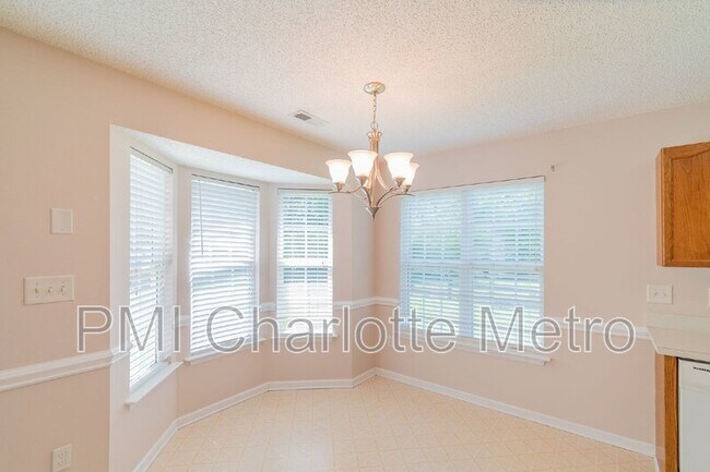 Foto del edificio - 2121 Genesis Dr