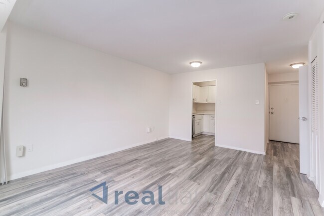 Foto del edificio - 5410 Connecticut Ave NW