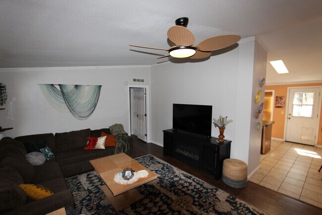 Foto del edificio - 5-Bedroom Home located in Railroad Springs