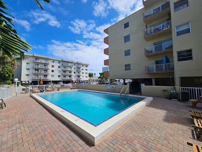 Foto del edificio - 3545 NE 167th St