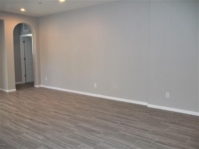 Building Photo - 3935 E Rough Rider Rd