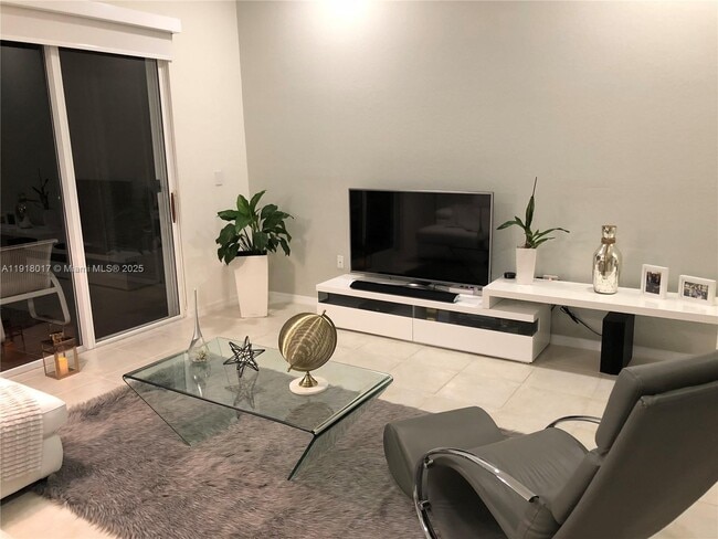 Foto del edificio - 17048 NW 19th St