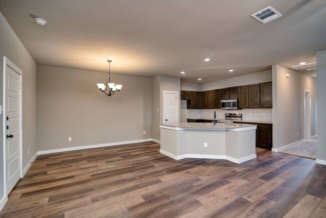 Building Photo - GORGEOUS 3 BEDROOM DUPLEX LOCATED IN MIDLO...