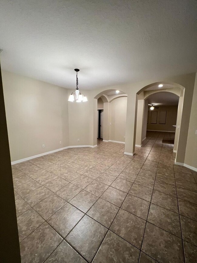 Building Photo - $200 off 1st mo rent! NEWBURY PARK -9157 L...