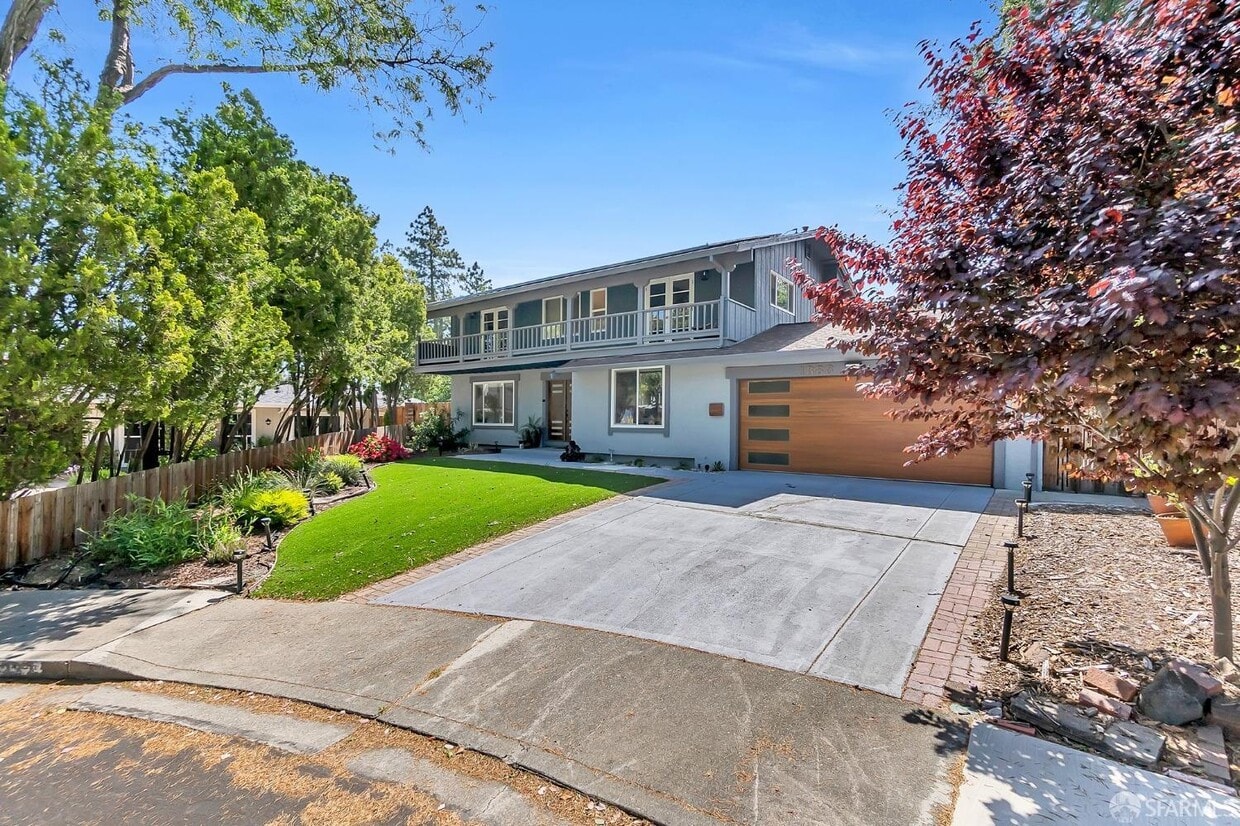 Primary Photo - 1383 Cornwall Ct