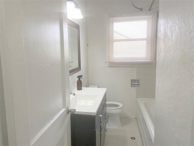 Building Photo - 2501 Truxillo St
