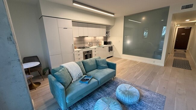 Building Photo - Epic REA: Fantastic Potrero Hill Modern 1 BR, 1 BA Condo