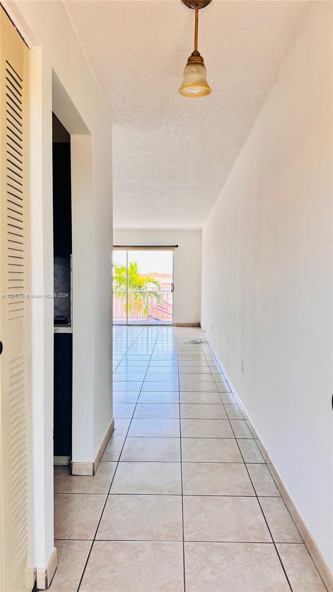 Foto del edificio - 1480 W 46th St