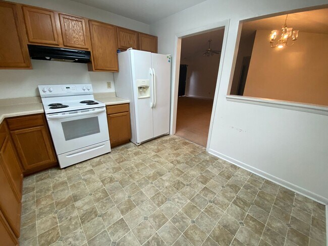 Building Photo - 612 Independence Dr