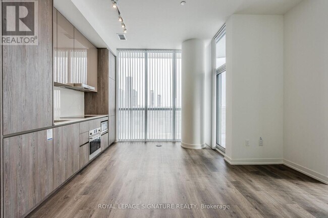 Photo du bâtiment - 8 Interchange Wy