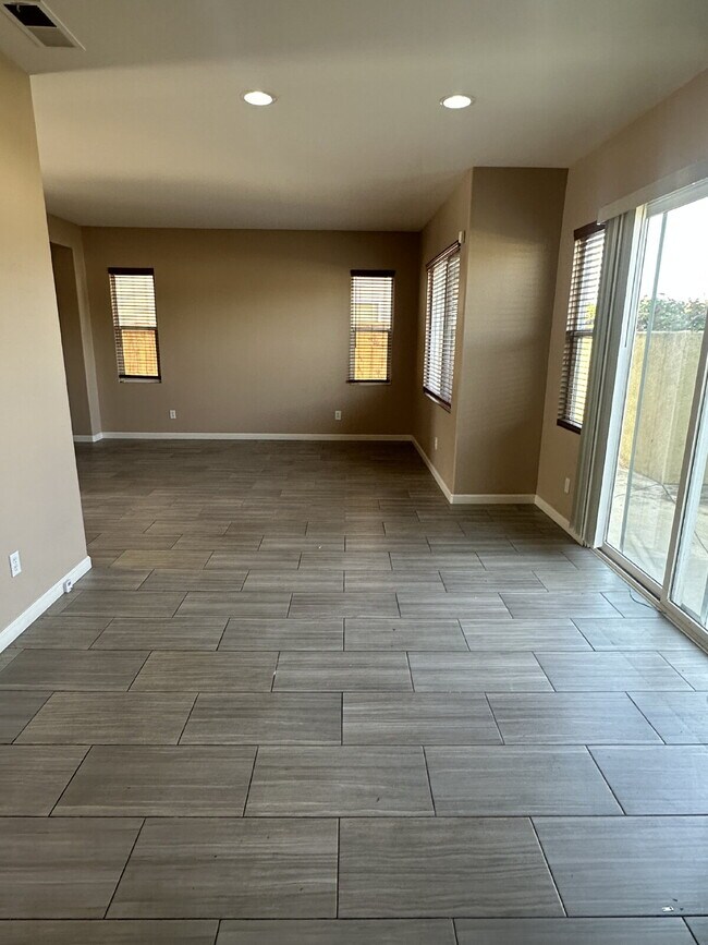 Foto del edificio - $3,750- 3 Bed / 3 Bath Home in National City