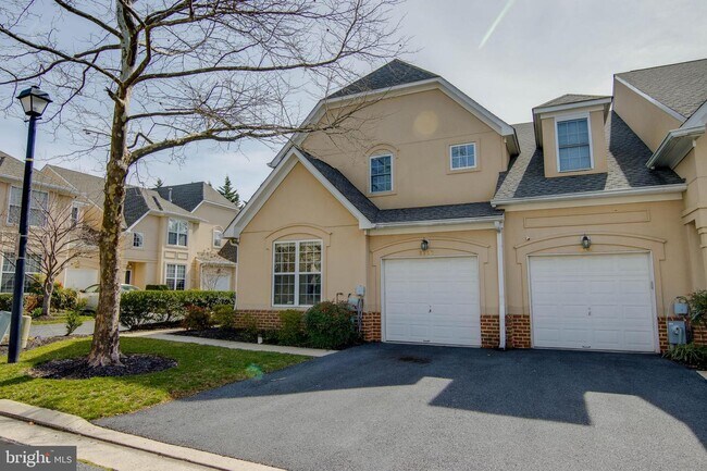 Foto del edificio - 8807 Howard Forest Ln