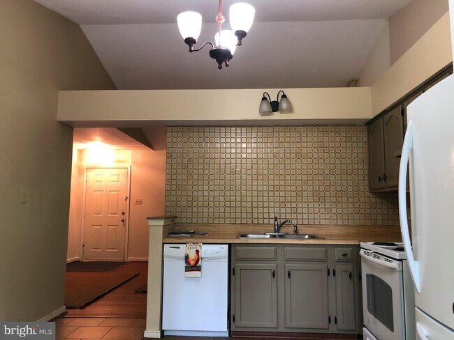 Foto del edificio - 142 Woodland Dr