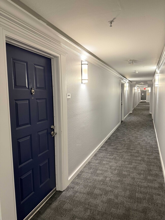 Foto del edificio - 6400 Christie Ave