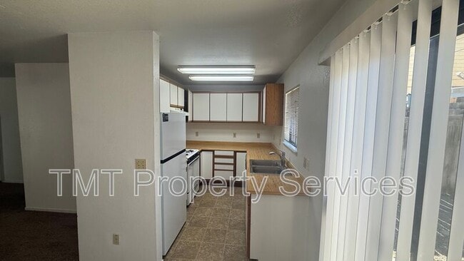 Foto del edificio - 535 Sims Ave