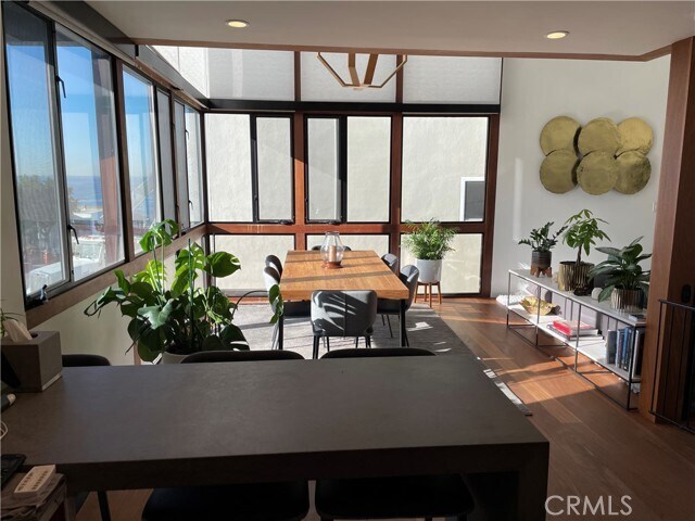 Building Photo - 1501 Crest Dr