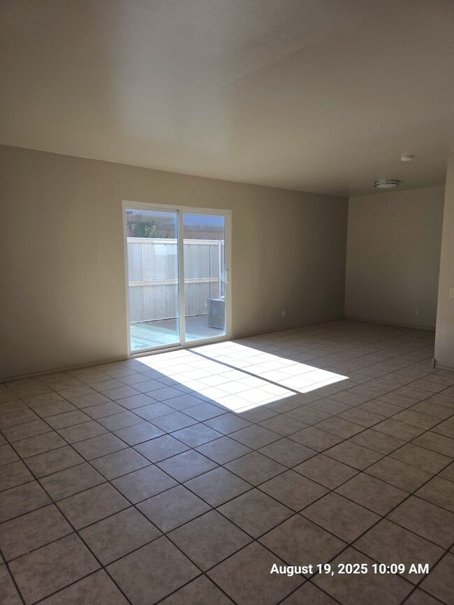Foto del edificio - 2219 E Travis St