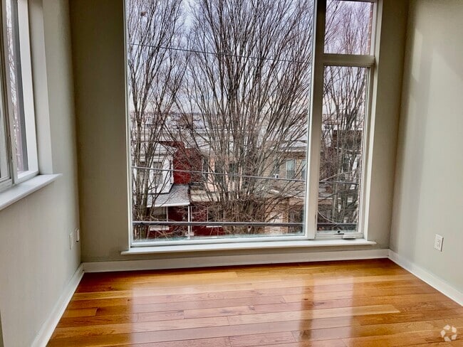 Building Photo - 5358 Addison St