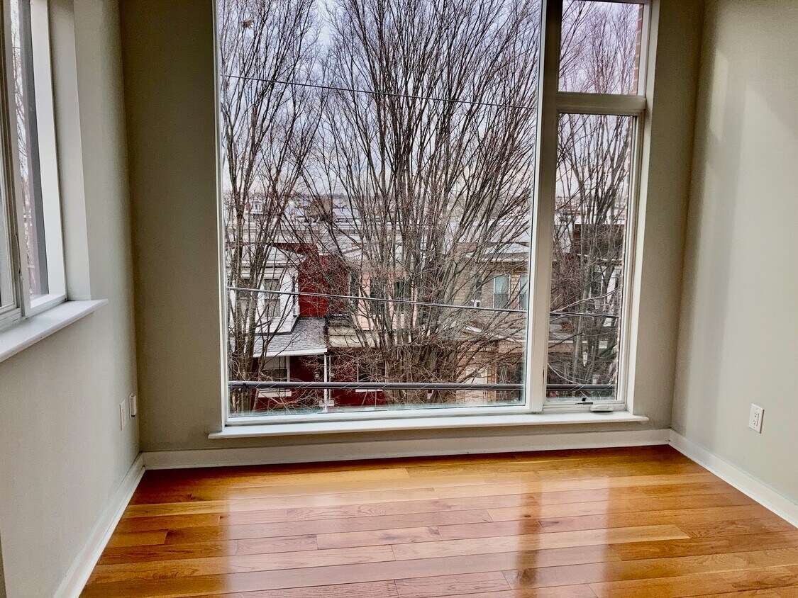 Foto principal - 5358 Addison St