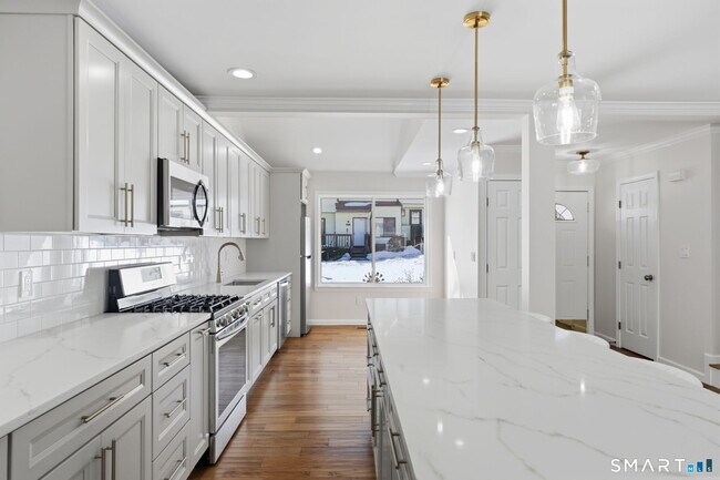 Foto del edificio - 193 Cypress Rd